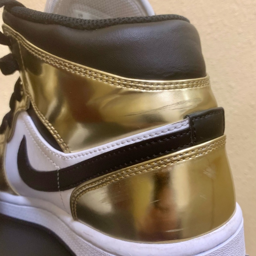 Nike Air Jordan 1 Mid SE "Metallic Gold" - Picture 7 of 16